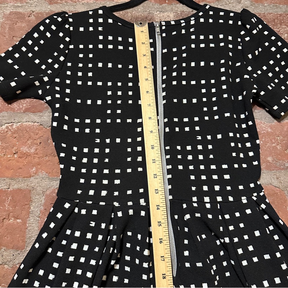 LuLaRoe Amelia Black & White Square Pattern A-line Dress Small Pleated Pockets - Picture 9 of 14